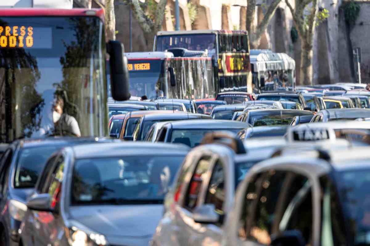 Italiani, il traffico cambia - Autoemotori.it