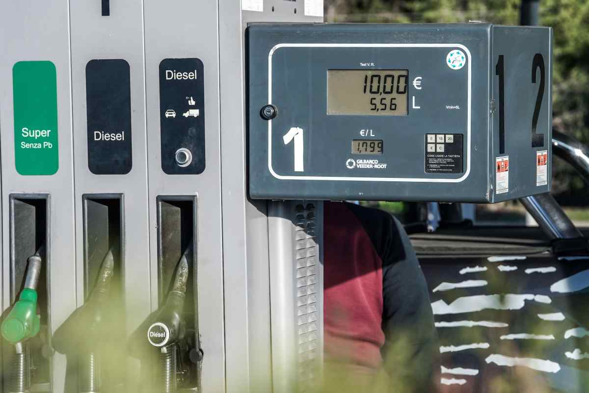 Gli e-fuel utilizzano le normali pompe - Automotori.it 