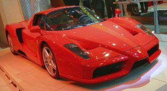 Ferrari, finisce all’asta un pezzo pregiatissimo: una fu di Papa Giovanni Paolo II