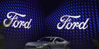 Ford volta pagina: decisione inaspettata per le auto elettriche - Autoemotori.it