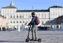 Monopattini elettrici, non fatelo assolutamente - Autoemotori.it